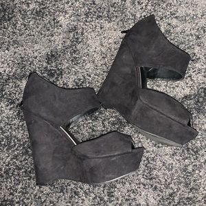 Forever 21 black wedges